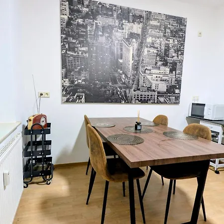 Lägenhet Neu Und Zentral, Premium-betten Naehe Bahnhof Mit Parkplatz